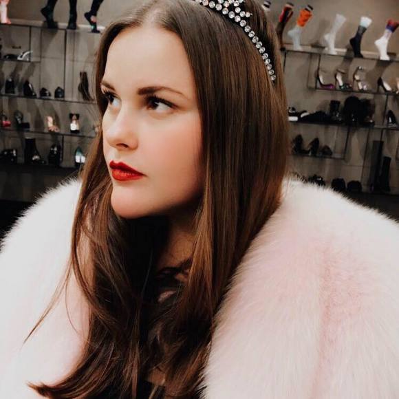 Meet your Posher, Taylor - Picture 1 of 1